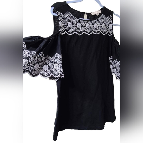 LOFT Black and White Cold Shoulder Top - Picture 4 of 6
